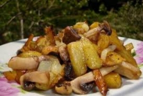  Картофель жареный с грибами и луком